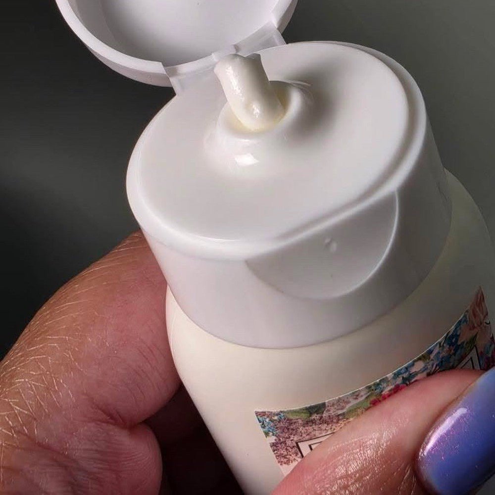 Unicorn Magic Skincare | Deluxe Liquid Gold Honey Handcreme scented in sour skittles