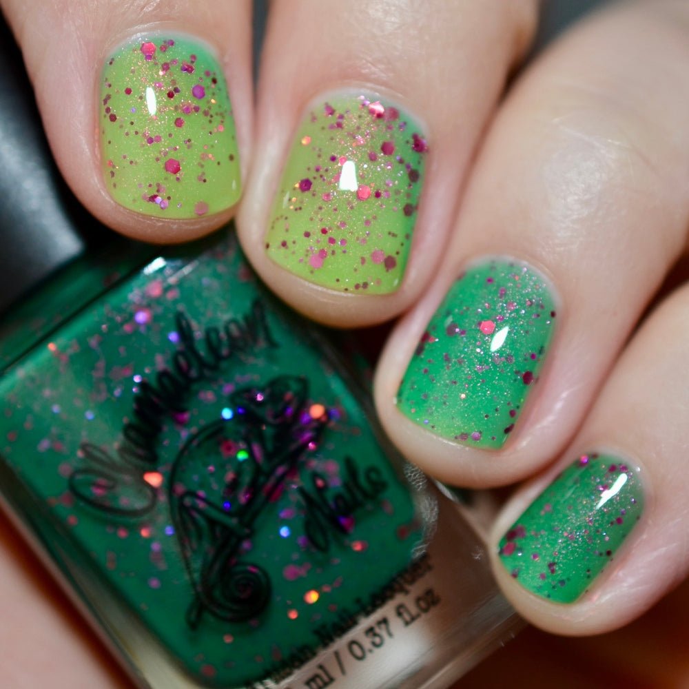 Chamaeleon Nails | Berry In The Leaves